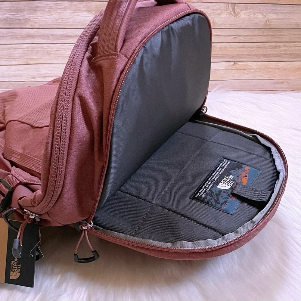 The North Face Women’s Recon 30 Liter Backpack - Picture 9 of 10
